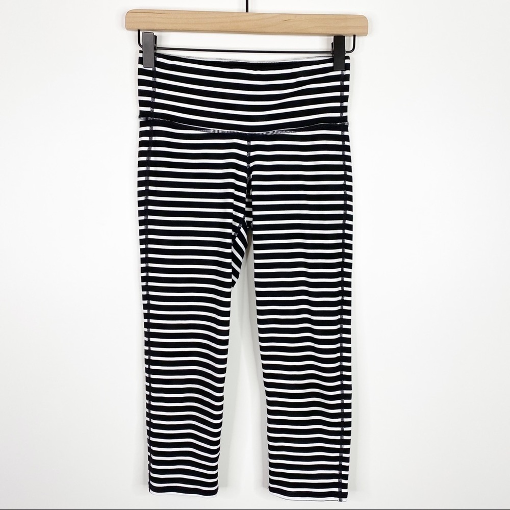 Athleta Black & White Stripe Mid Rise Cropped Athletic Leggings X-Small